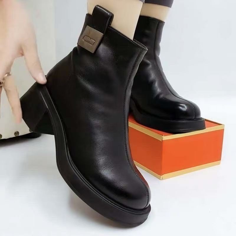 Bottines courtes à talons moyens pour femmes