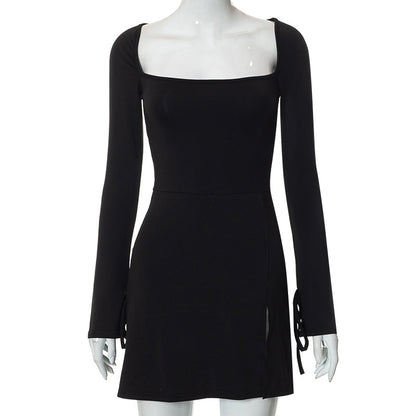 Robe courte à manches longues et col carré