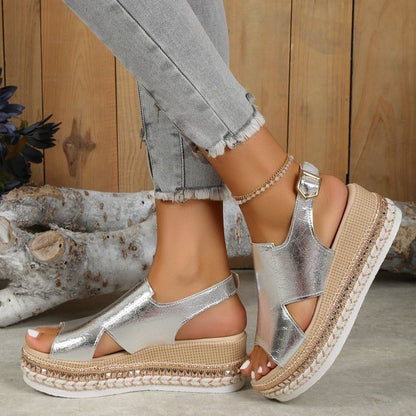 Sandales Compensées Brillantes – Bout Ouvert & Boucle