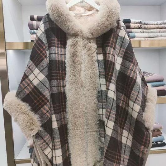 Nouvelle cape automne-hiver ornée d'un motif à carreaux