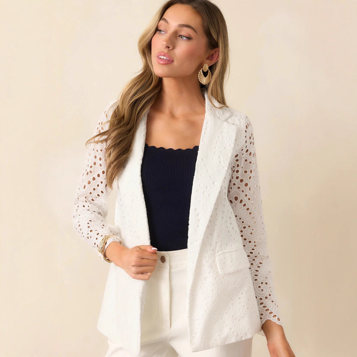 veste cintrée à fausses poches et découpes pour femme